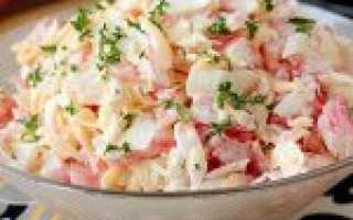 Салат с крабовыми палочками и помидорами: 15 вкусных рецептов