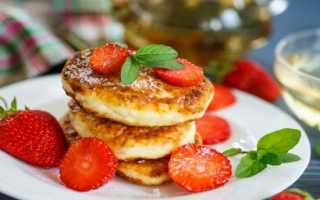 Классические пышные сырники из творога на сковороде — 10 простых и очень вкусных рецептов