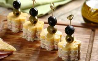 11 простых и вкусных канапе на шпажках для праздничного стола