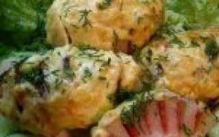 Запеченные «лодочки» из картошки с колбасой и сыром